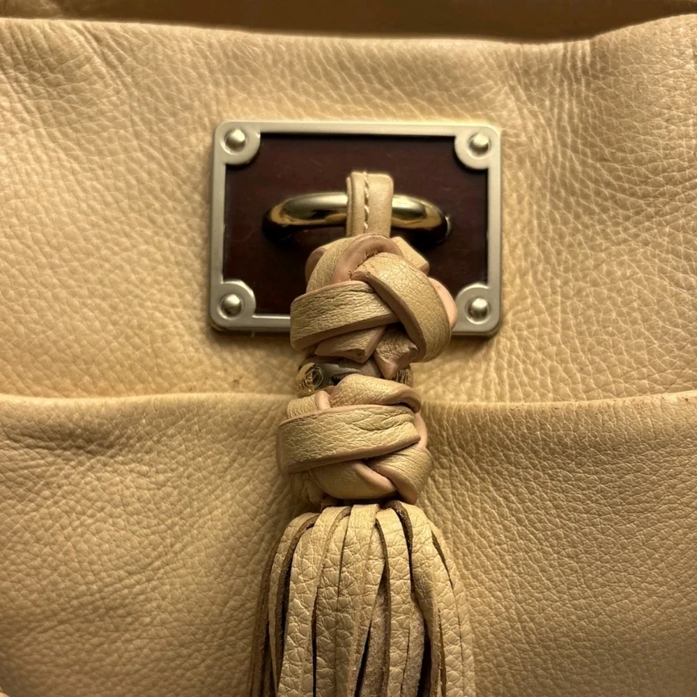 🫶Elliott Lucca leather hobo bag with tassle - Picture 7 of 9